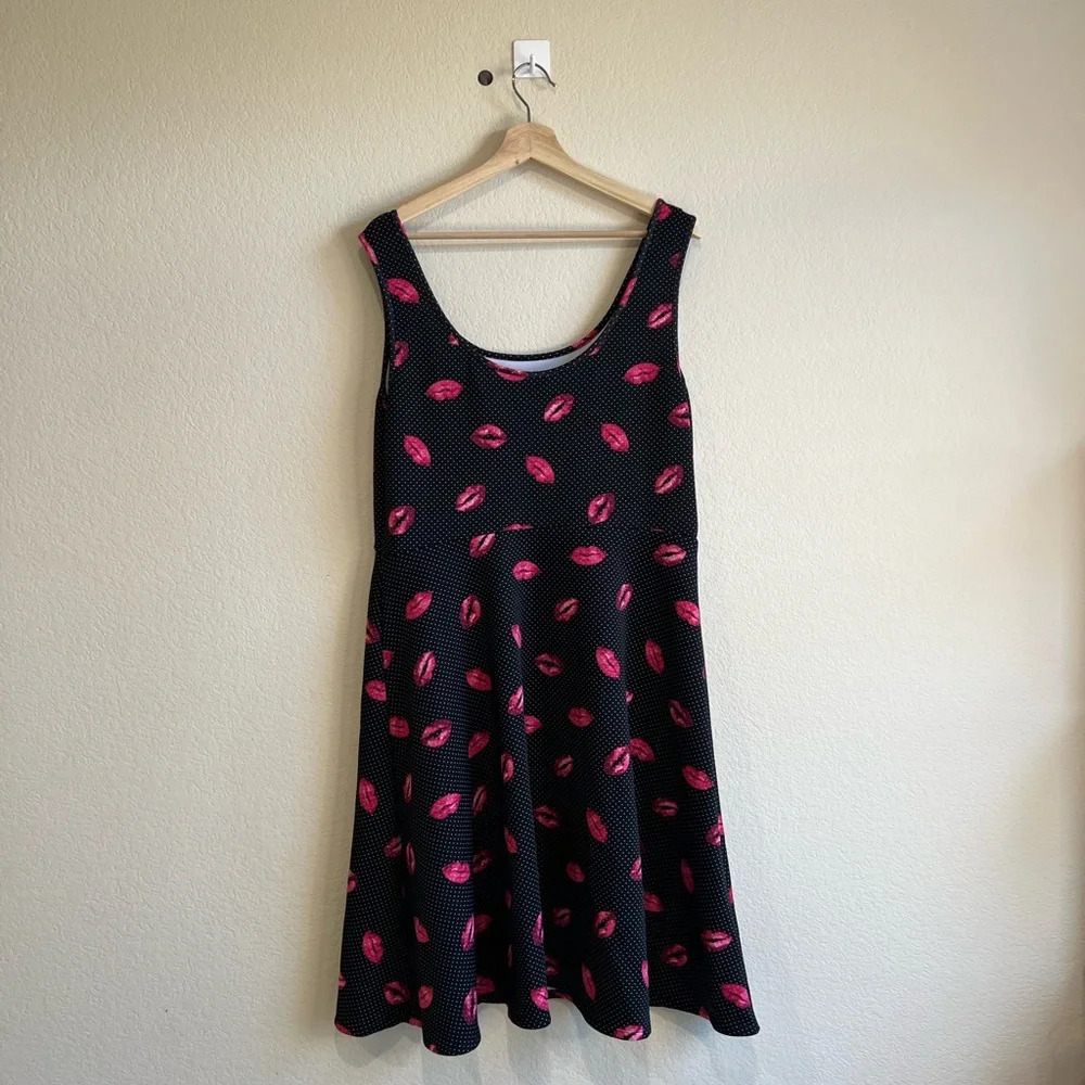 Torrid Women Sleeveless Fit Flare Dress Black Polka Dot Lips dress size 1X - Picture 3 of 6